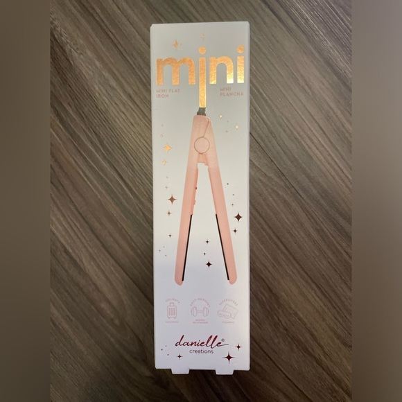 Danielle Creations Mini Flat Iron - Pink NWT - Picture 2 of 4